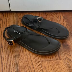 TORRID Tstrap Thong Sandal Size 11 WW